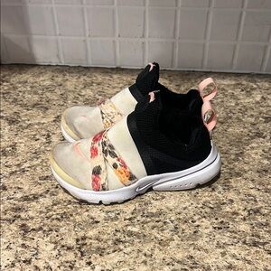 Little girls Nike Shoes size 11c